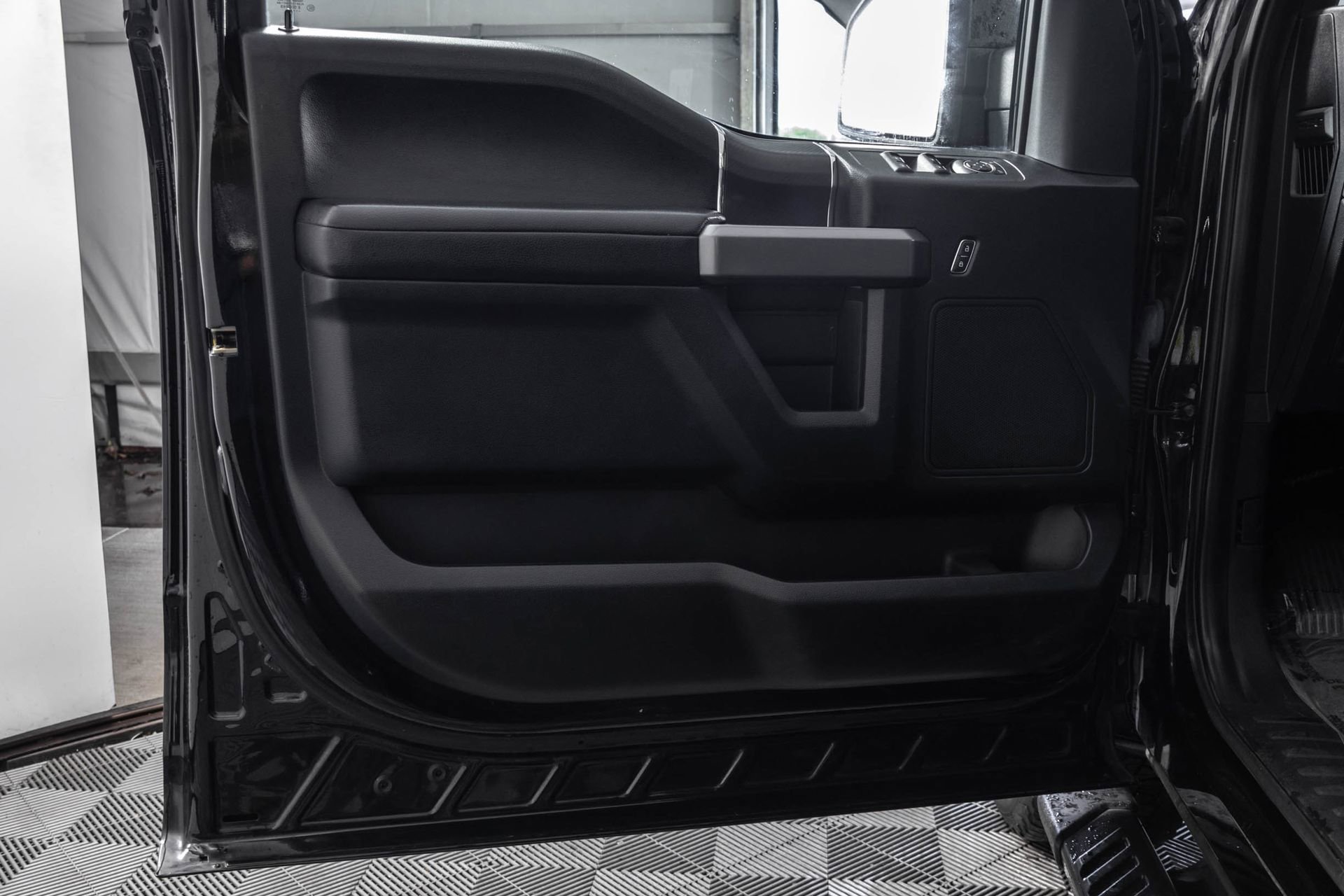 Used 2019 Ford F150 XLT w/ Equipment Group 302A Luxury AWD/4WD image 35
