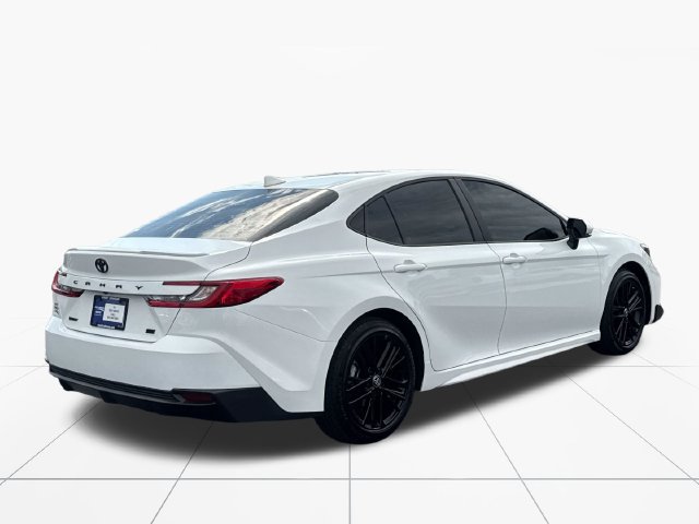 Used 2026 Toyota Camry Hybrid FWD image 6