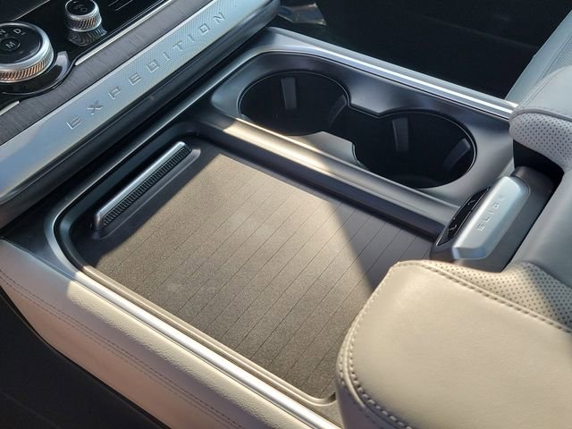 Certified 2025 Ford Expedition Platinum w/ Platinum Ultimate Package image 13