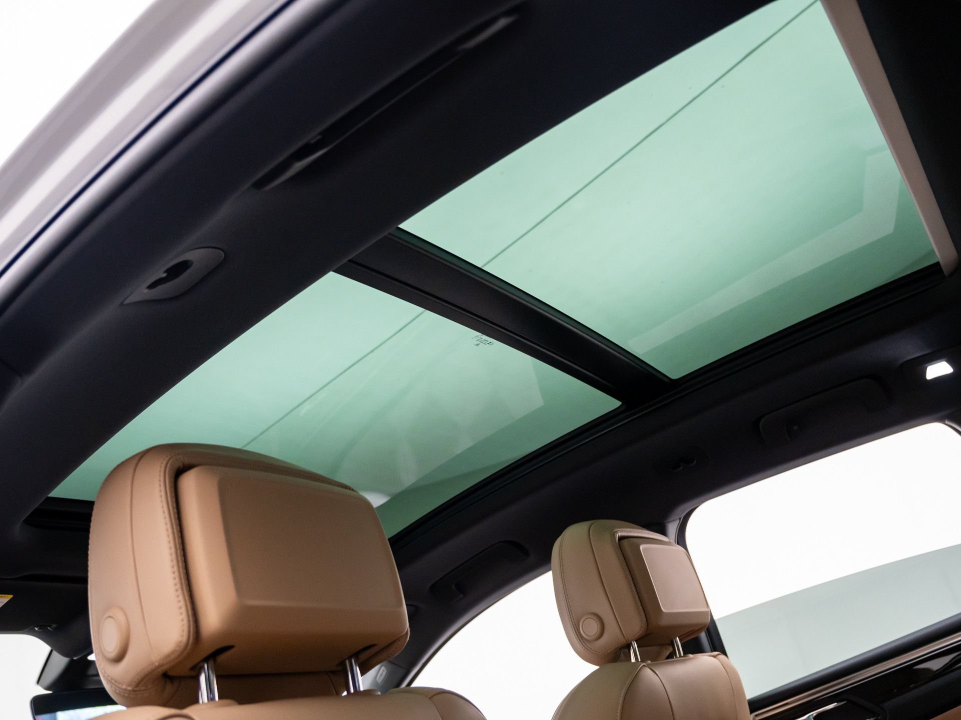 Certified 2026 Porsche Macan AWD/4WD image 18