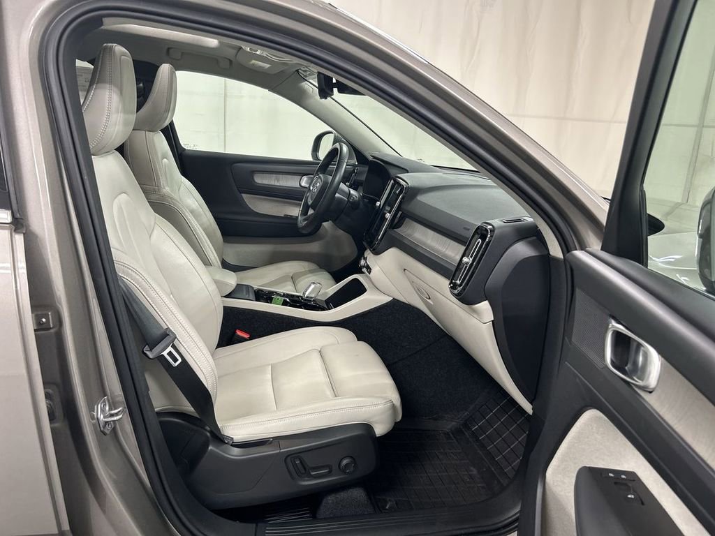 Used 2021 Volvo XC40 T5 Inscription w/ Advanced Package image 24