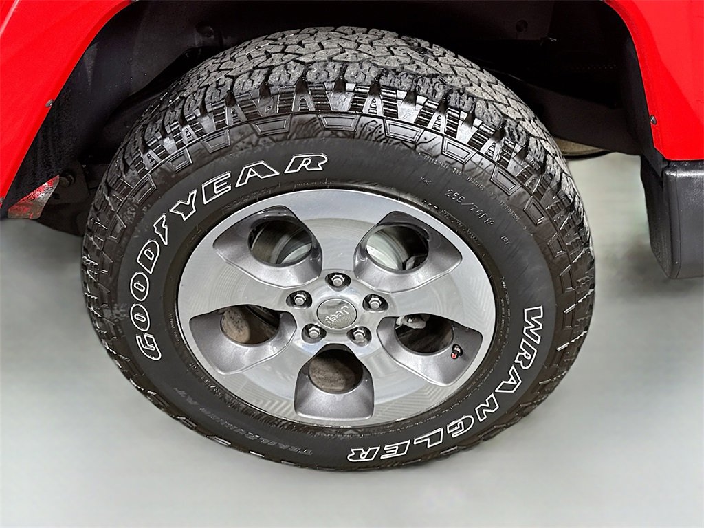 Used 2018 Jeep Wrangler Unlimited Sahara w/ Max Tow Package image 29
