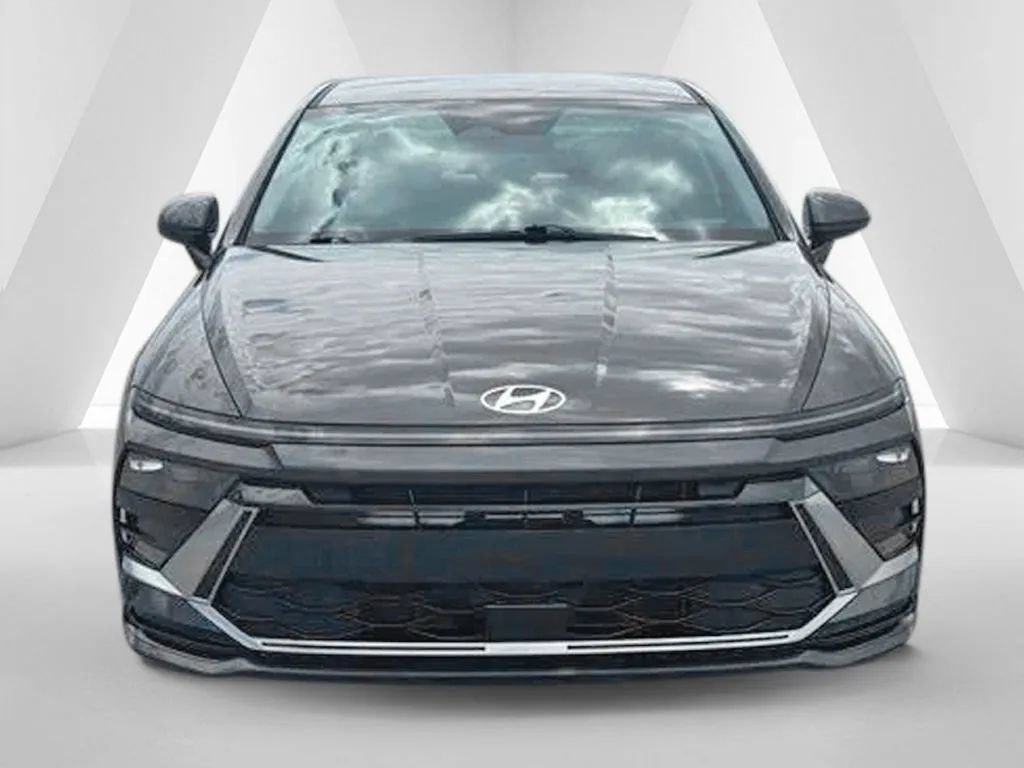 Used 2025 Hyundai Sonata SEL FWD image 2