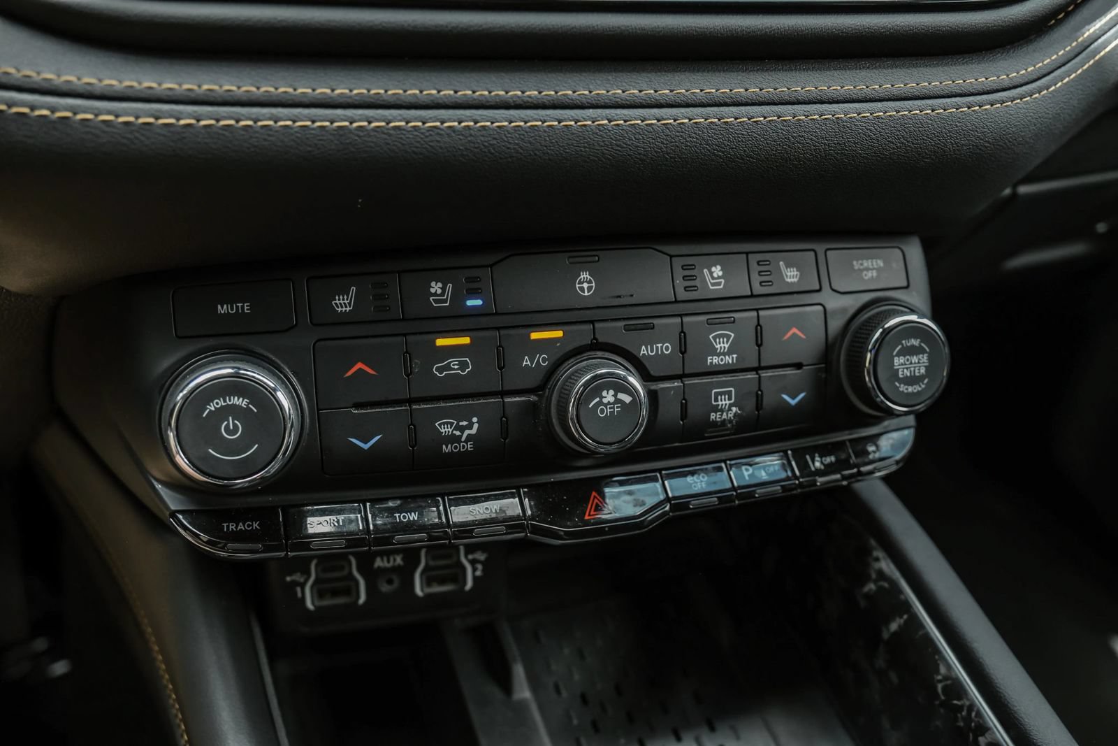 Used 2025 Dodge Durango R/T AWD/4WD image 30