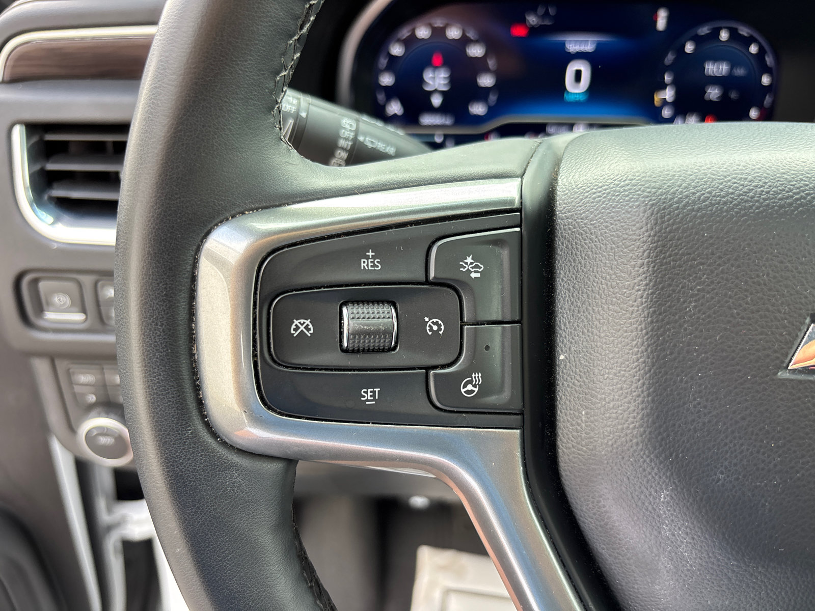 Used 2023 Chevrolet Tahoe Z71 w/ Luxury Package AWD/4WD image 17