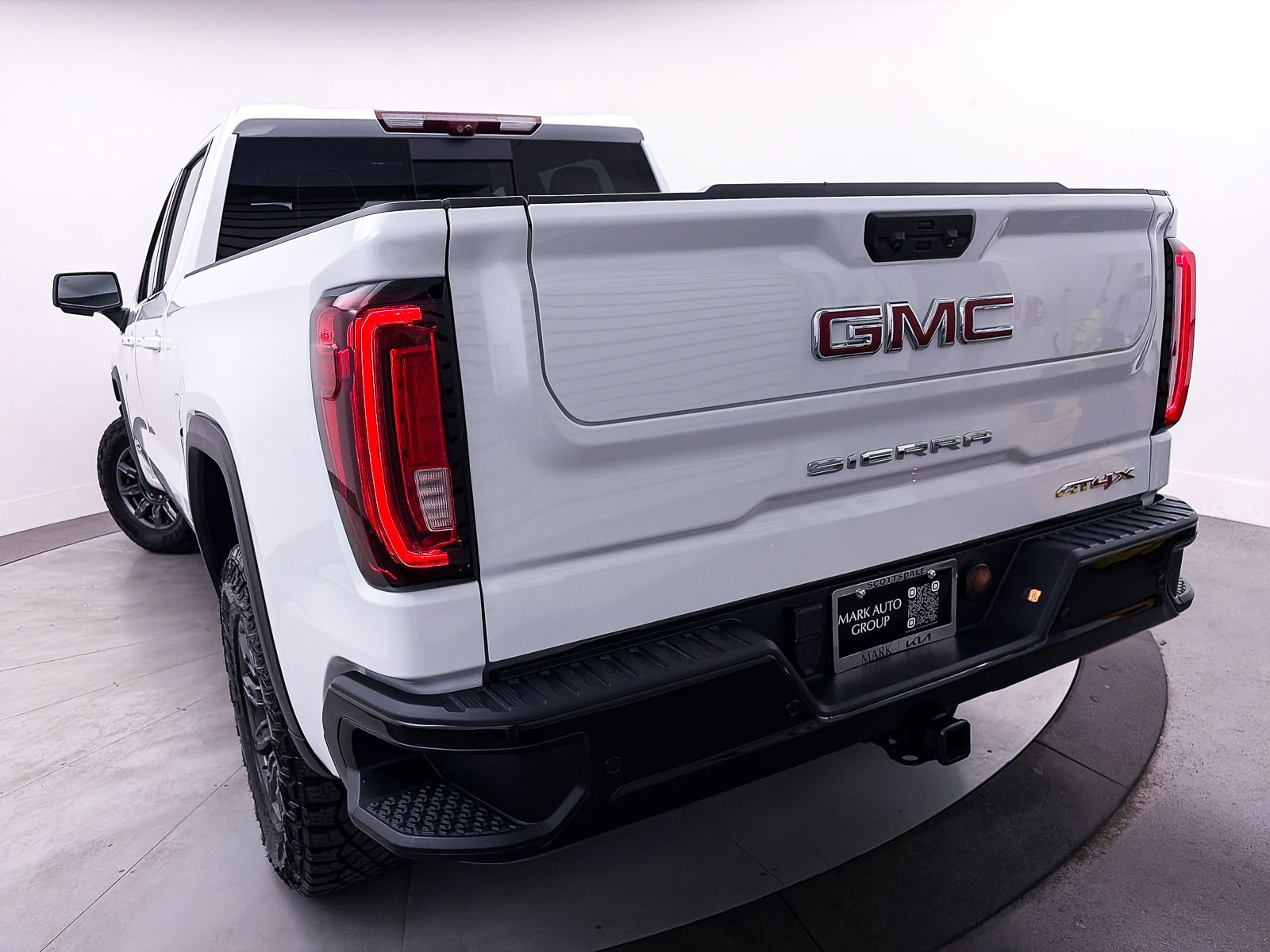 Used 2025 GMC Sierra 1500 AT4X image 13