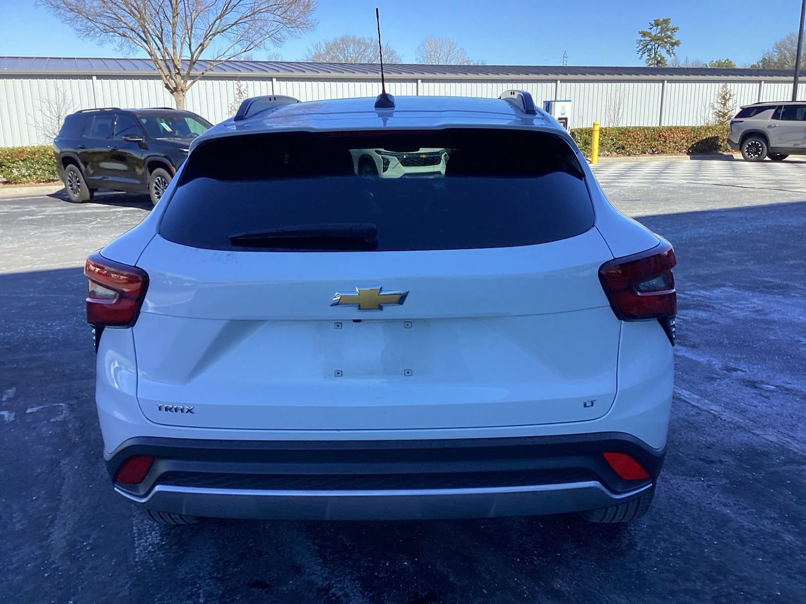 Used 2025 Chevrolet Trax LT w/ LT Convenience Package image 2