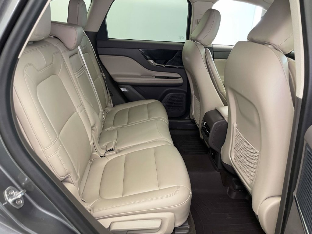 Used 2021 Lincoln Corsair AWD image 17