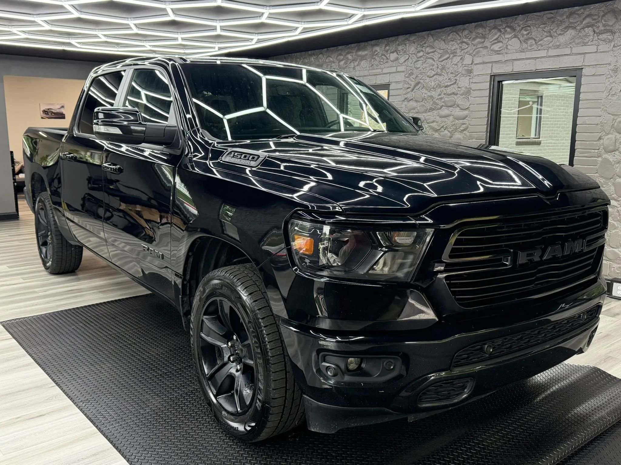 Used 2021 RAM 1500 Big Horn AWD/4WD image 1