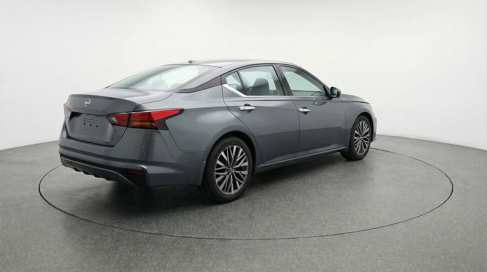 Used 2025 Nissan Altima 2.5 SV image 9