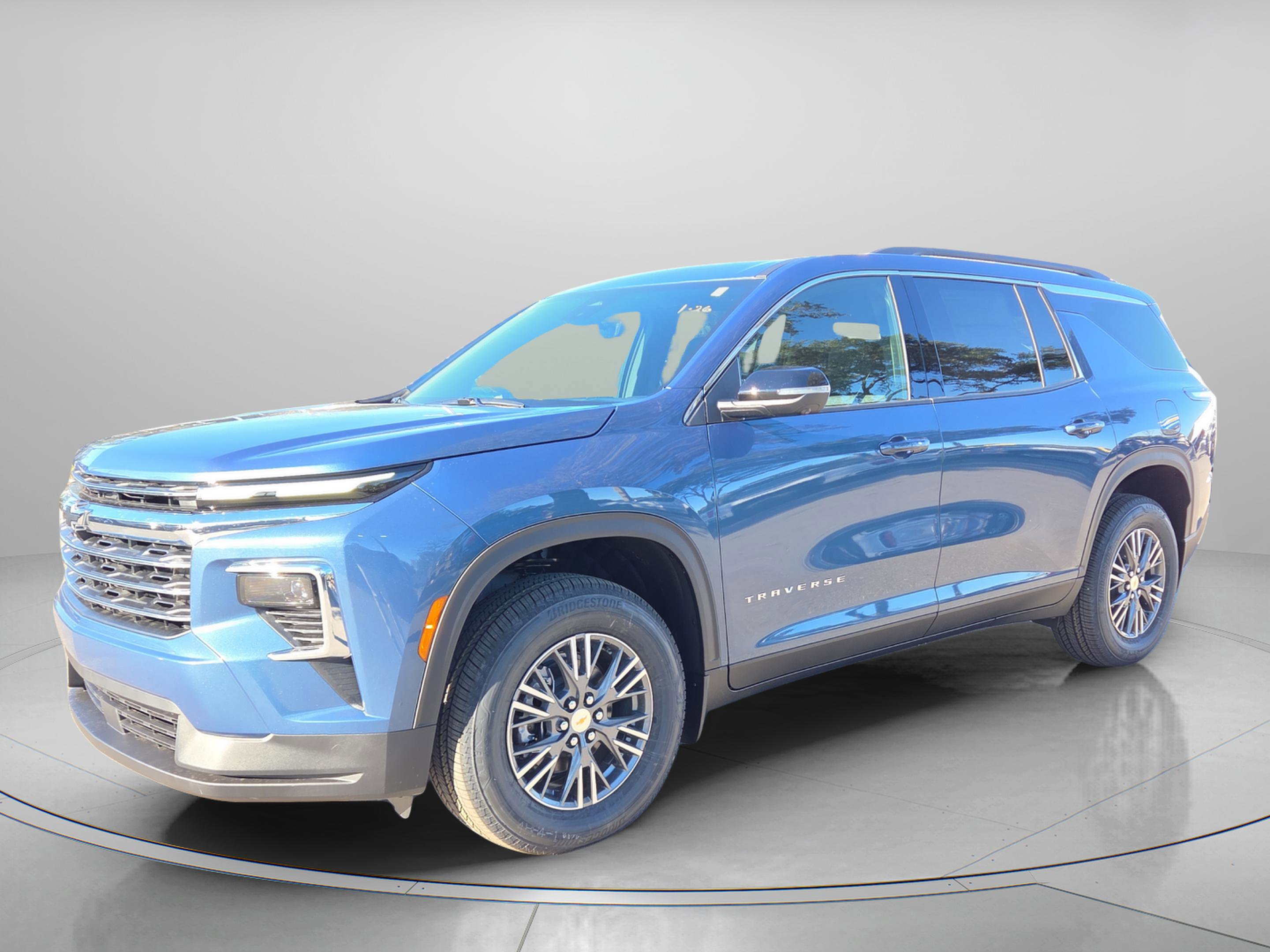 New 2026 Chevrolet Traverse LT w/ Driver Confidence Package image 2