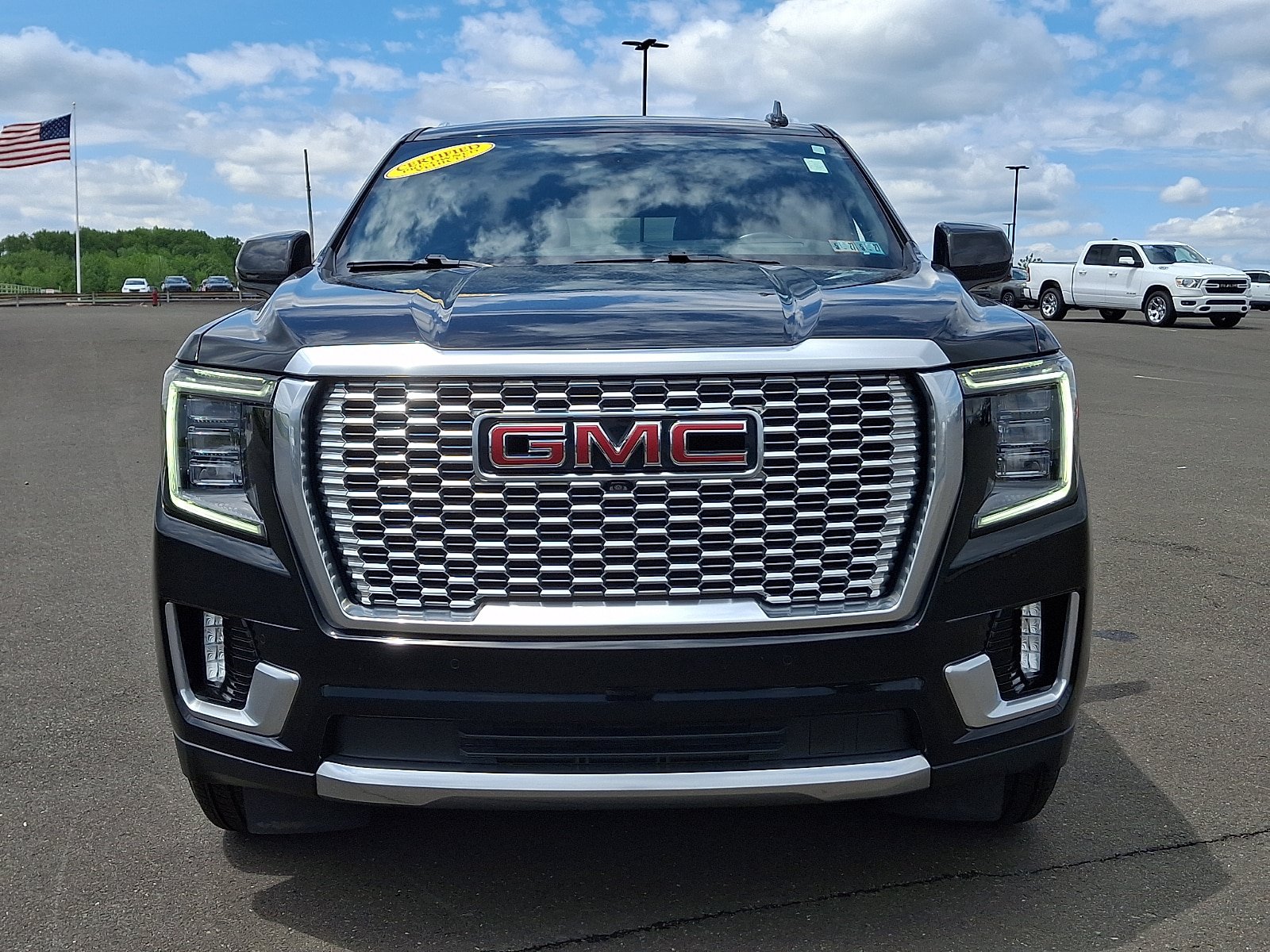 Used 2022 GMC Yukon XL Denali w/ Max Trailering Package AWD/4WD image 2