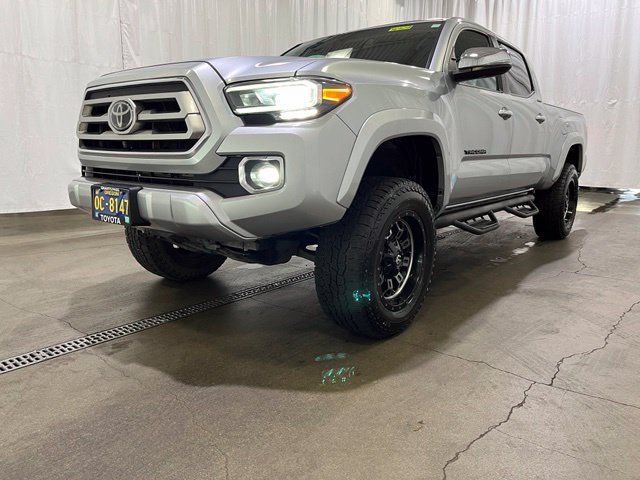 Used 2022 Toyota Tacoma Limited w/ Black Out Package (TMS) AWD/4WD image 28