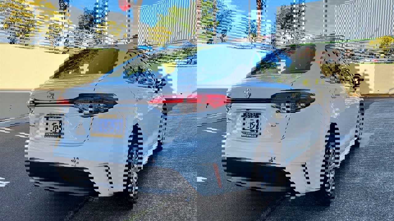 Used 2023 Toyota Corolla LE image 5