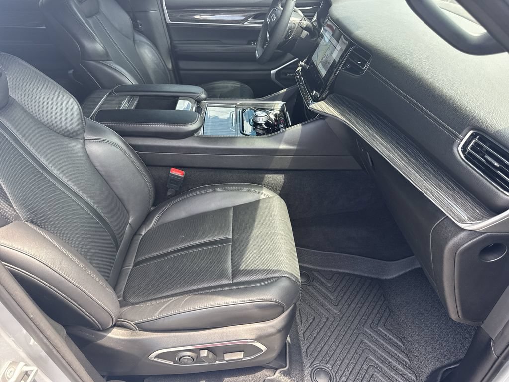 Used 2022 Jeep Wagoneer Series II RWD image 13