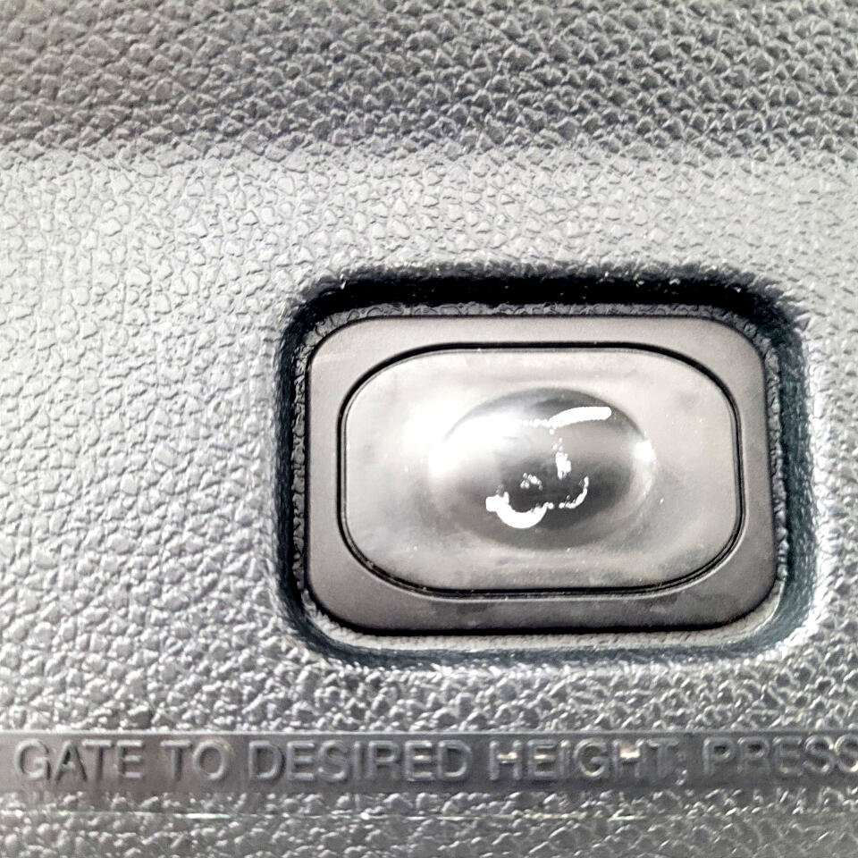 Used 2018 Ford Explorer XLT w/ Equipment Group 202A image 15