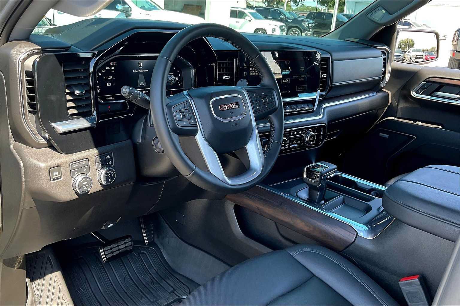 Used 2025 GMC Sierra 1500 SLT AWD/4WD image 18
