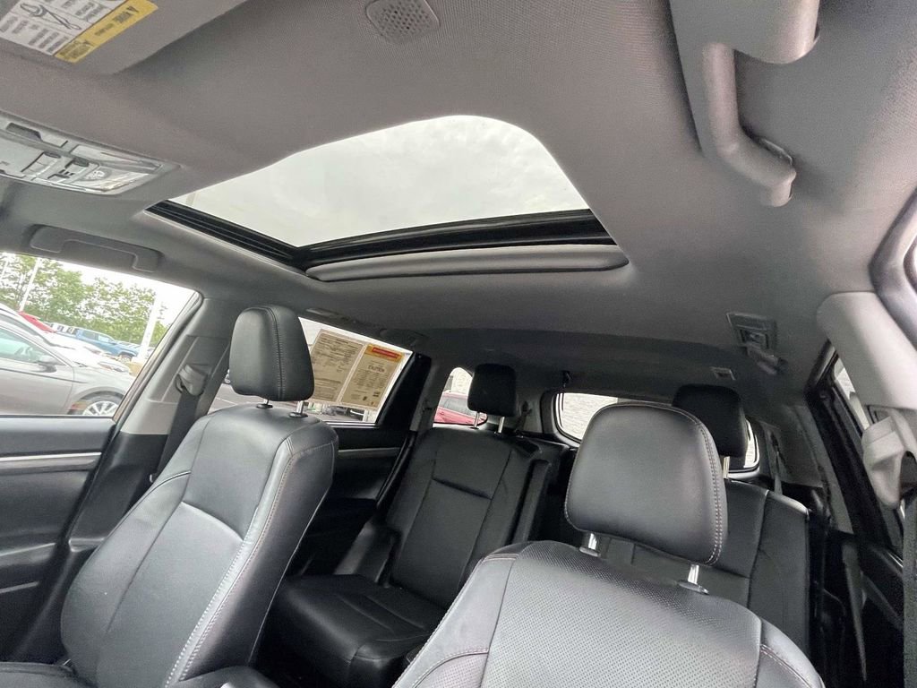 Used 2019 Toyota Highlander Limited FWD image 24