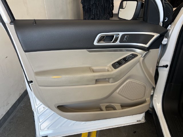 Used 2013 Ford Explorer XLT FWD image 25