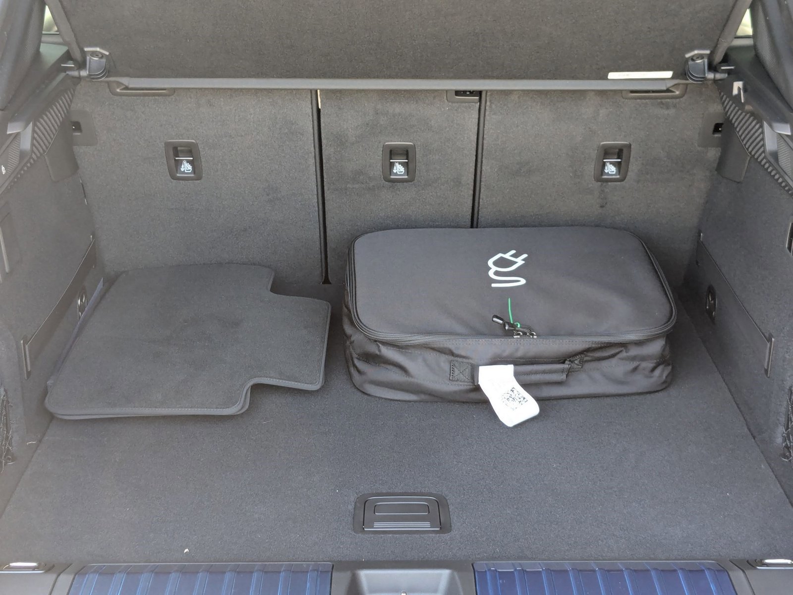 New 2024 Porsche Macan 4 Electric image 23