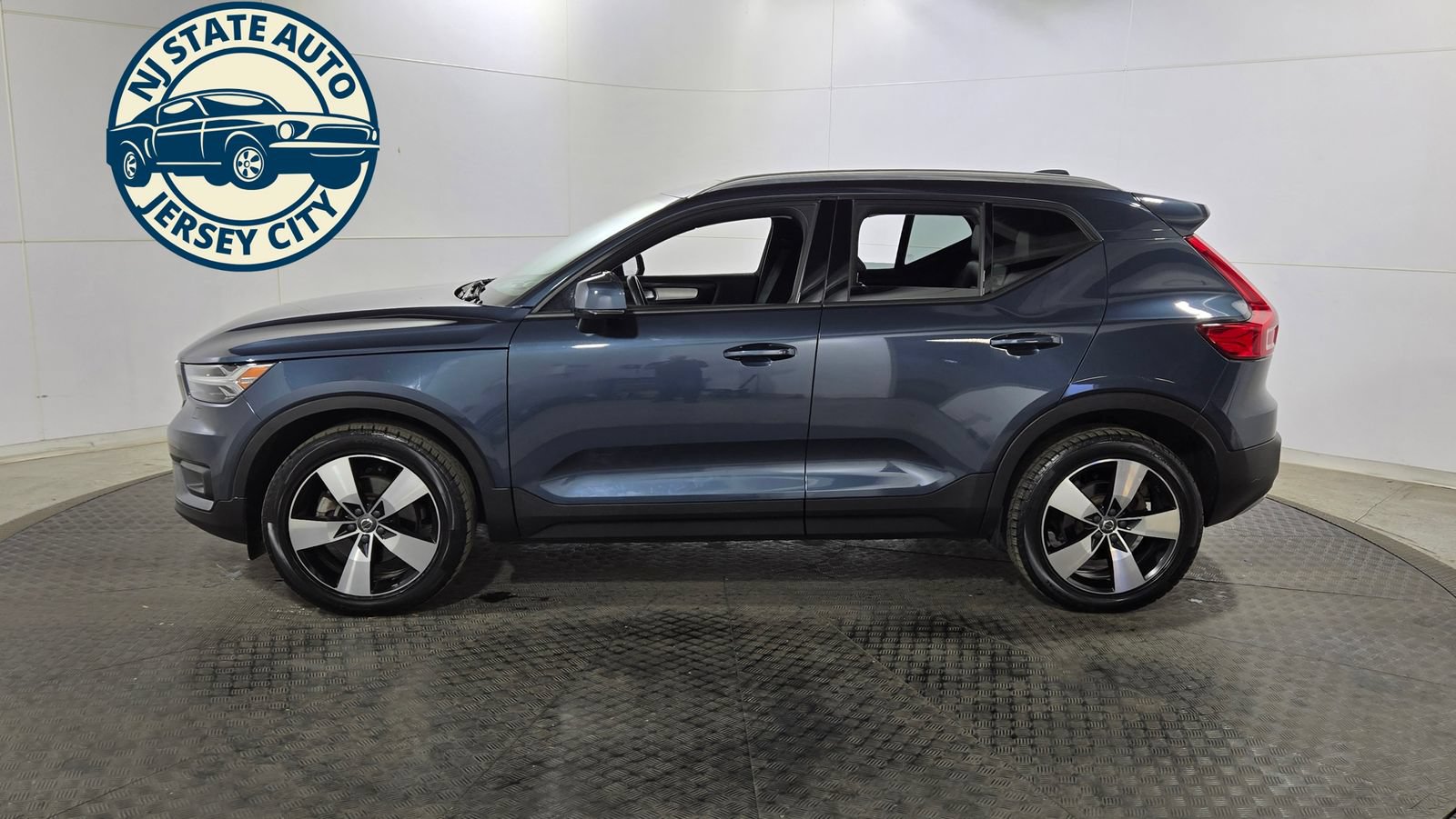 Used 2022 Volvo XC40 T5 Momentum w/ Premium Package AWD/4WD image 4