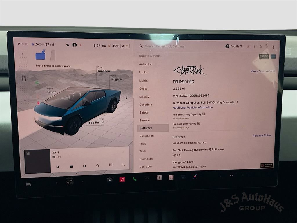 Used 2024 Tesla Cybertruck AWD Crew Cab image 15