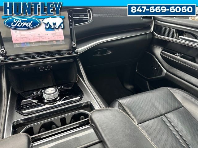 Used 2023 Jeep Wagoneer 4WD w/ Premium Group I image 22