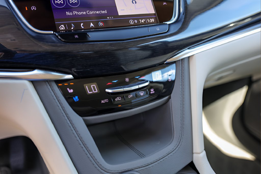 Certified 2025 Cadillac XT6 Premium Luxury FWD image 19