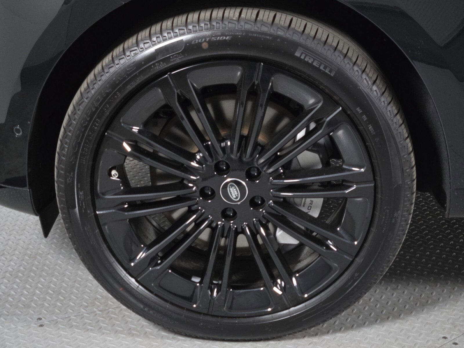 New 2025 Land Rover Range Rover SE image 9