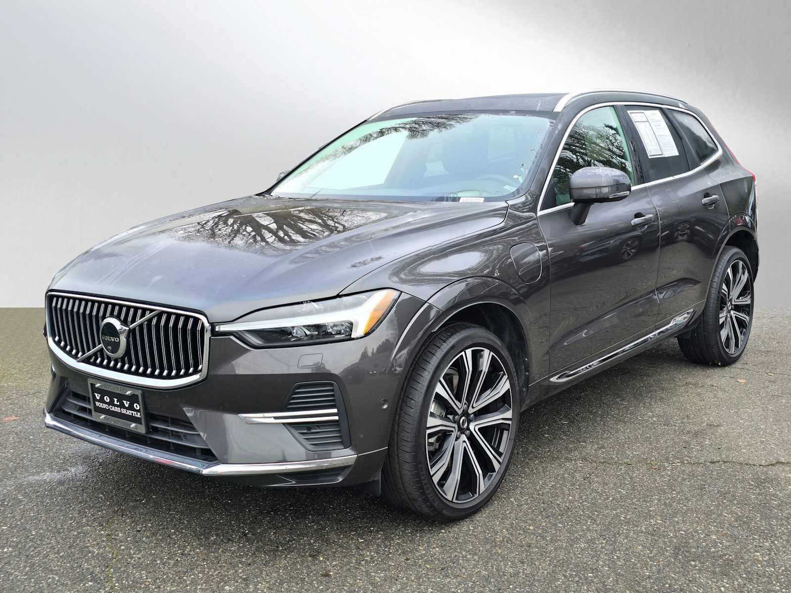 Certified 2023 Volvo XC60 T8 Ultimate w/ Climate Package image 7