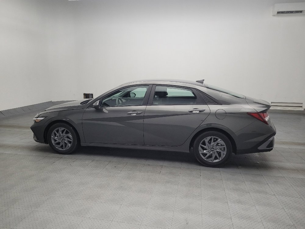 Used 2024 Hyundai Elantra SEL image 3