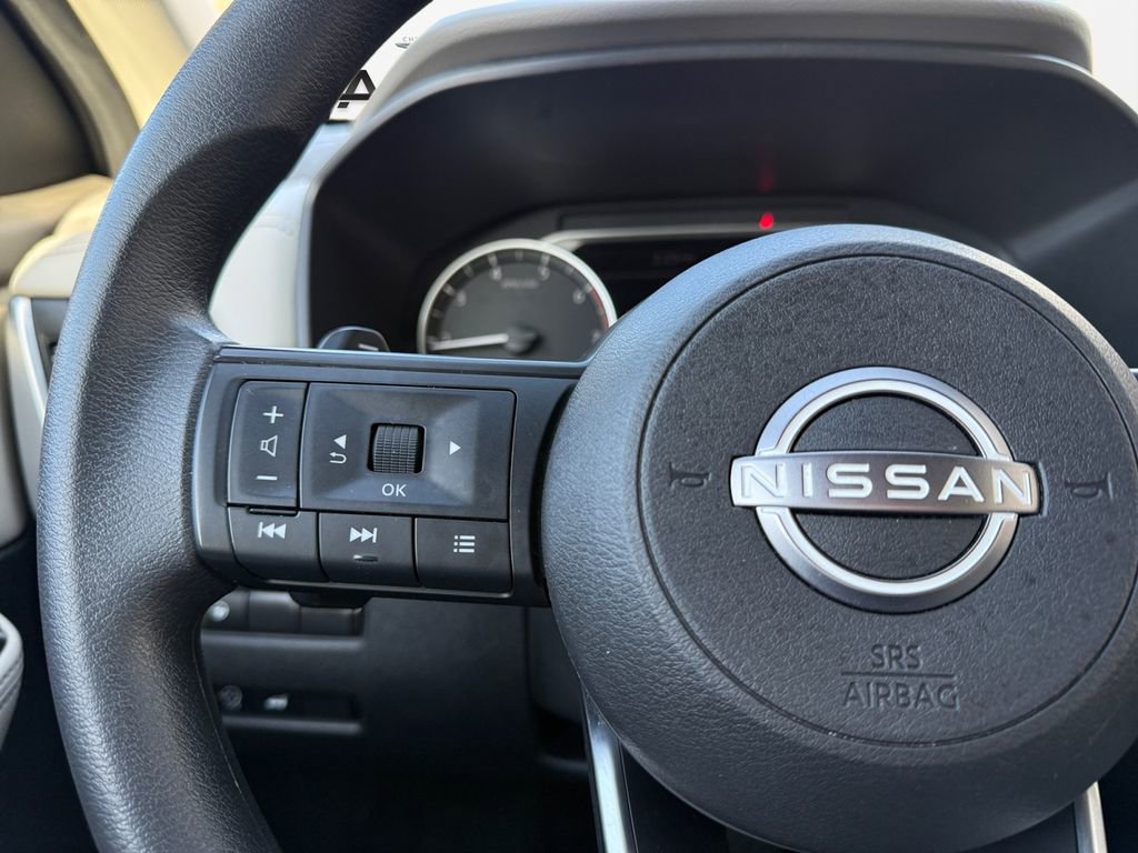Used 2024 Nissan Rogue SV image 25