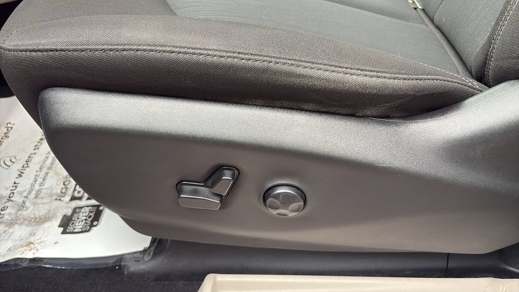 Used 2023 Chrysler Voyager LX FWD image 16