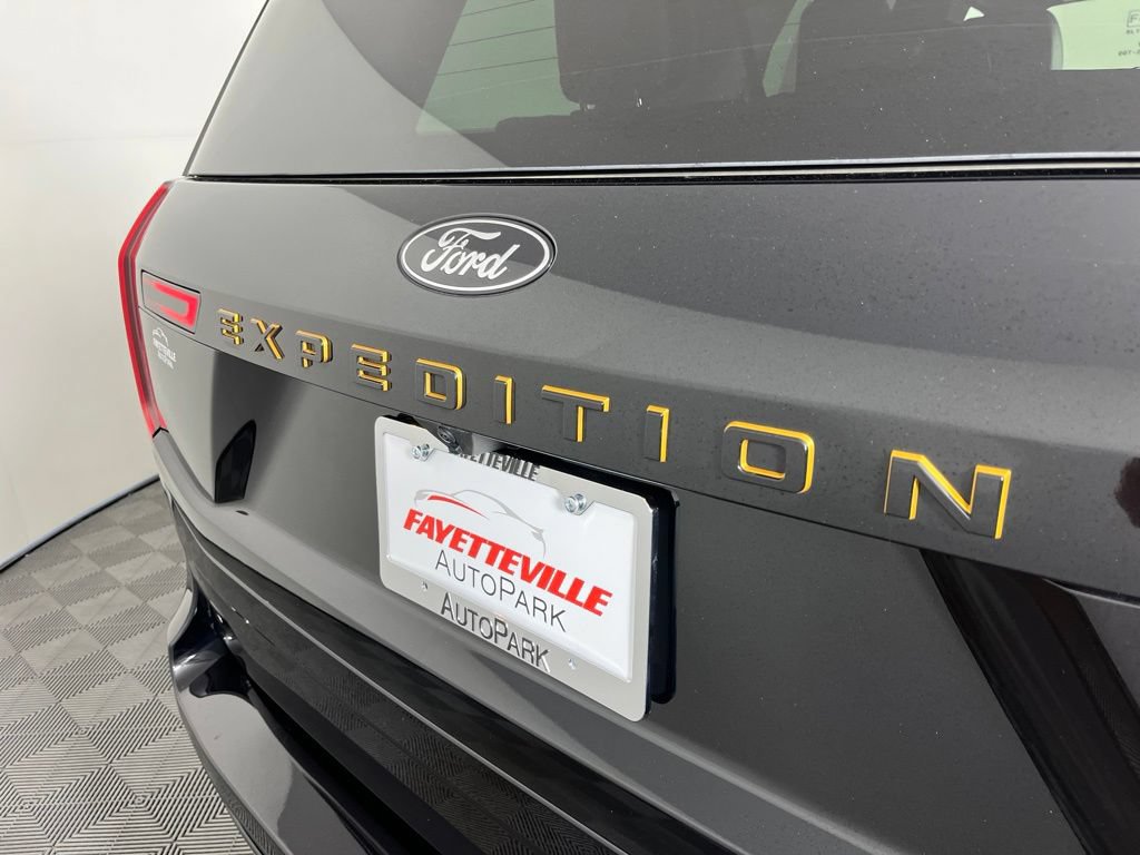 Used 2025 Ford Expedition Tremor AWD/4WD image 4