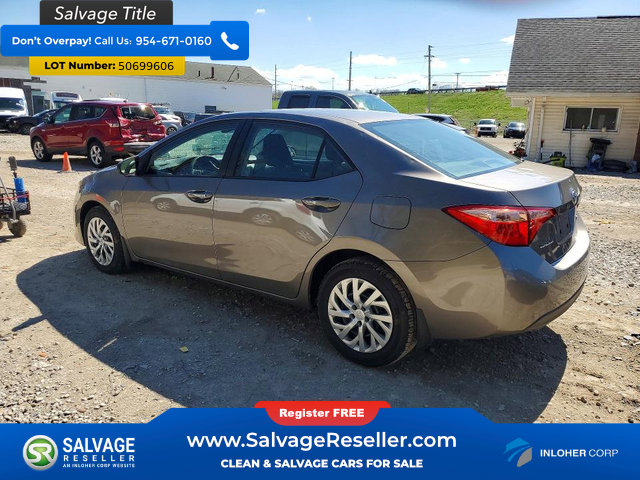 Used 2018 Toyota Corolla LE FWD image 3