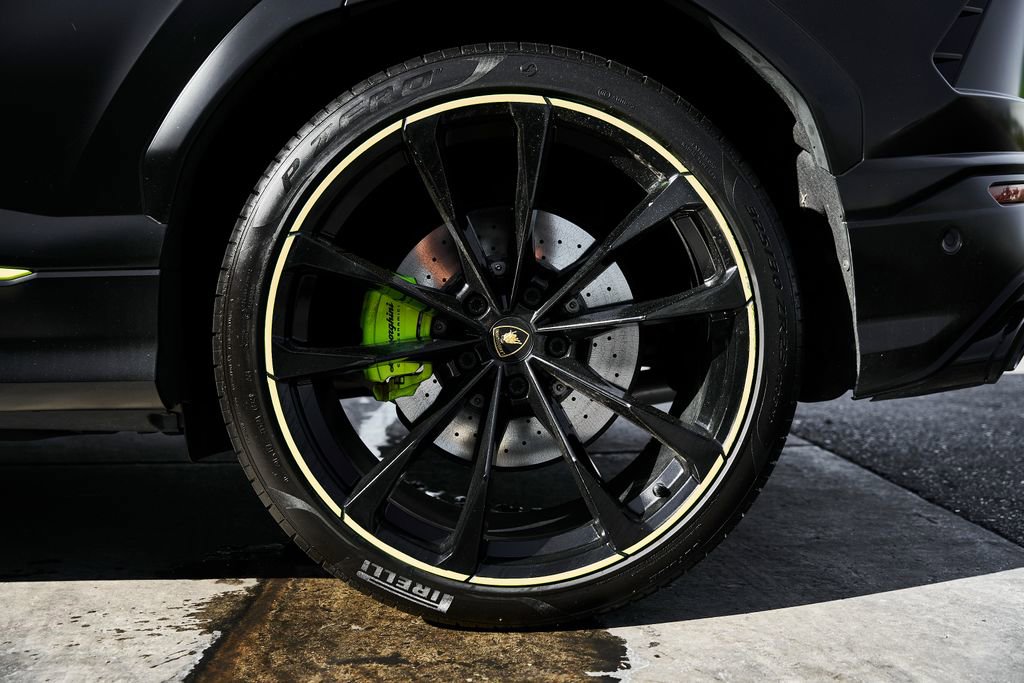 Used 2022 Lamborghini Urus AWD/4WD image 19
