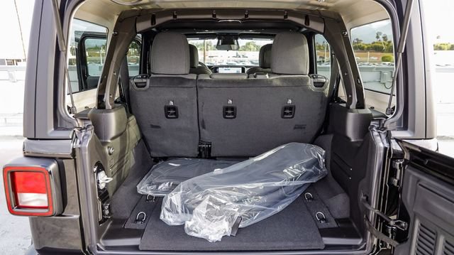 New 2026 Jeep Wrangler Unlimited Sport AWD/4WD image 32