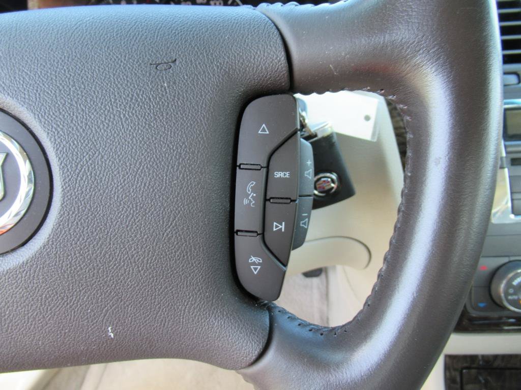 Used 2009 Cadillac DTS FWD image 18
