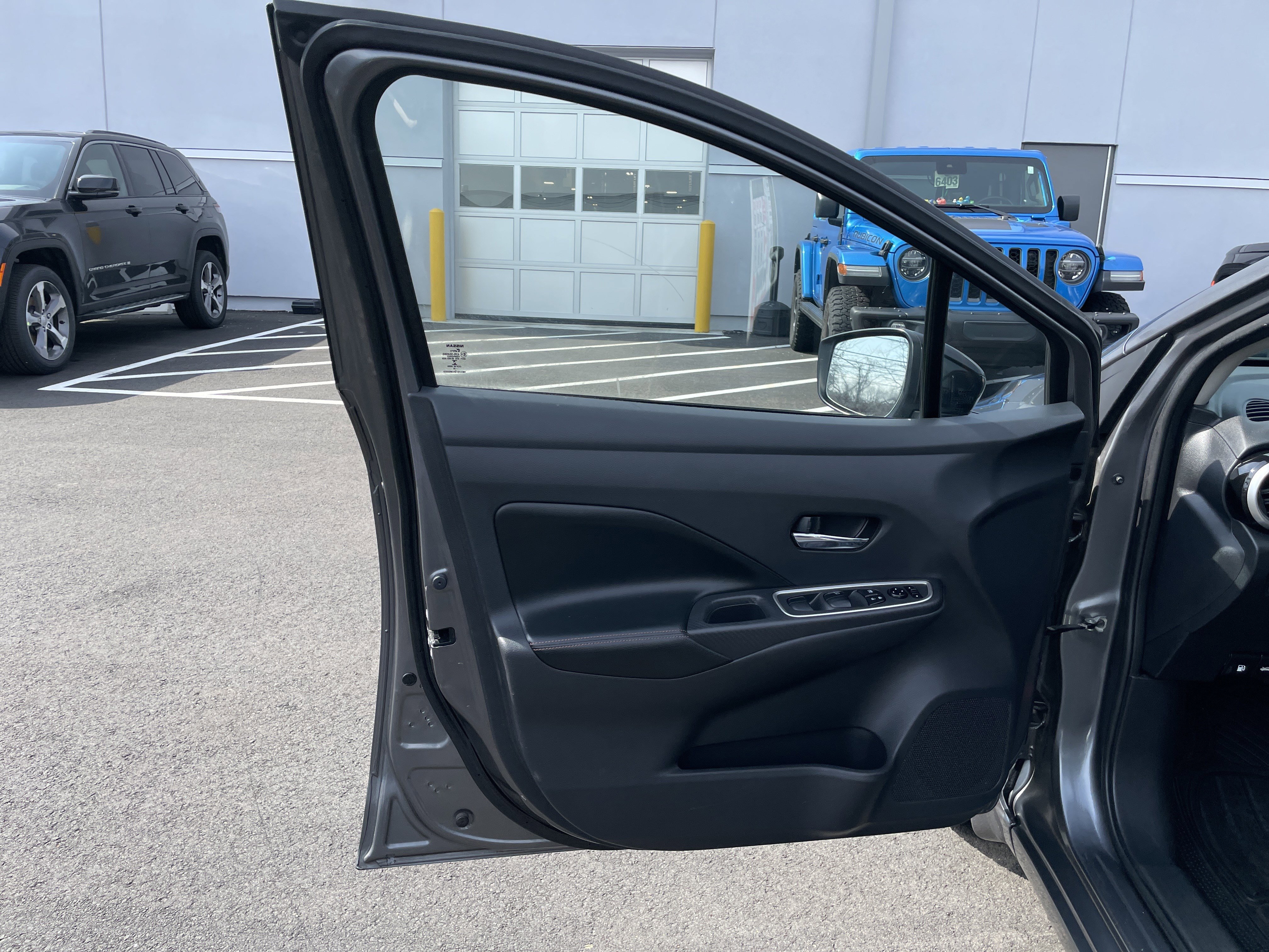 Used 2020 Nissan Versa SR image 29