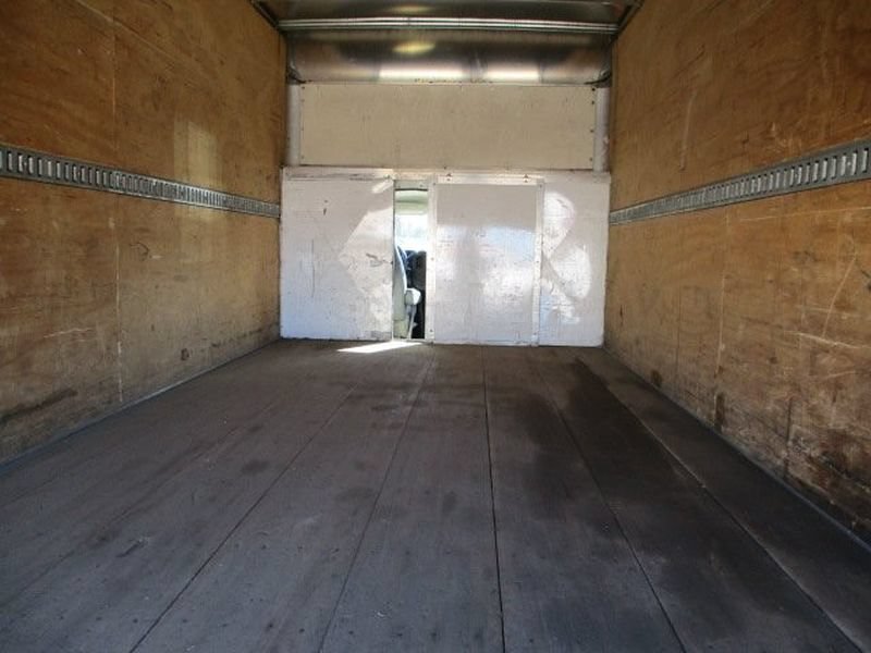Used 2017 Chevrolet Express 4500 Extended RWD image 6