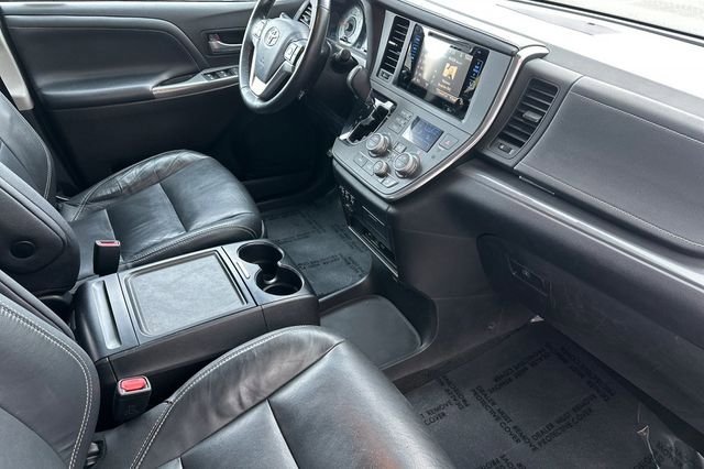Used 2017 Toyota Sienna SE Premium image 21