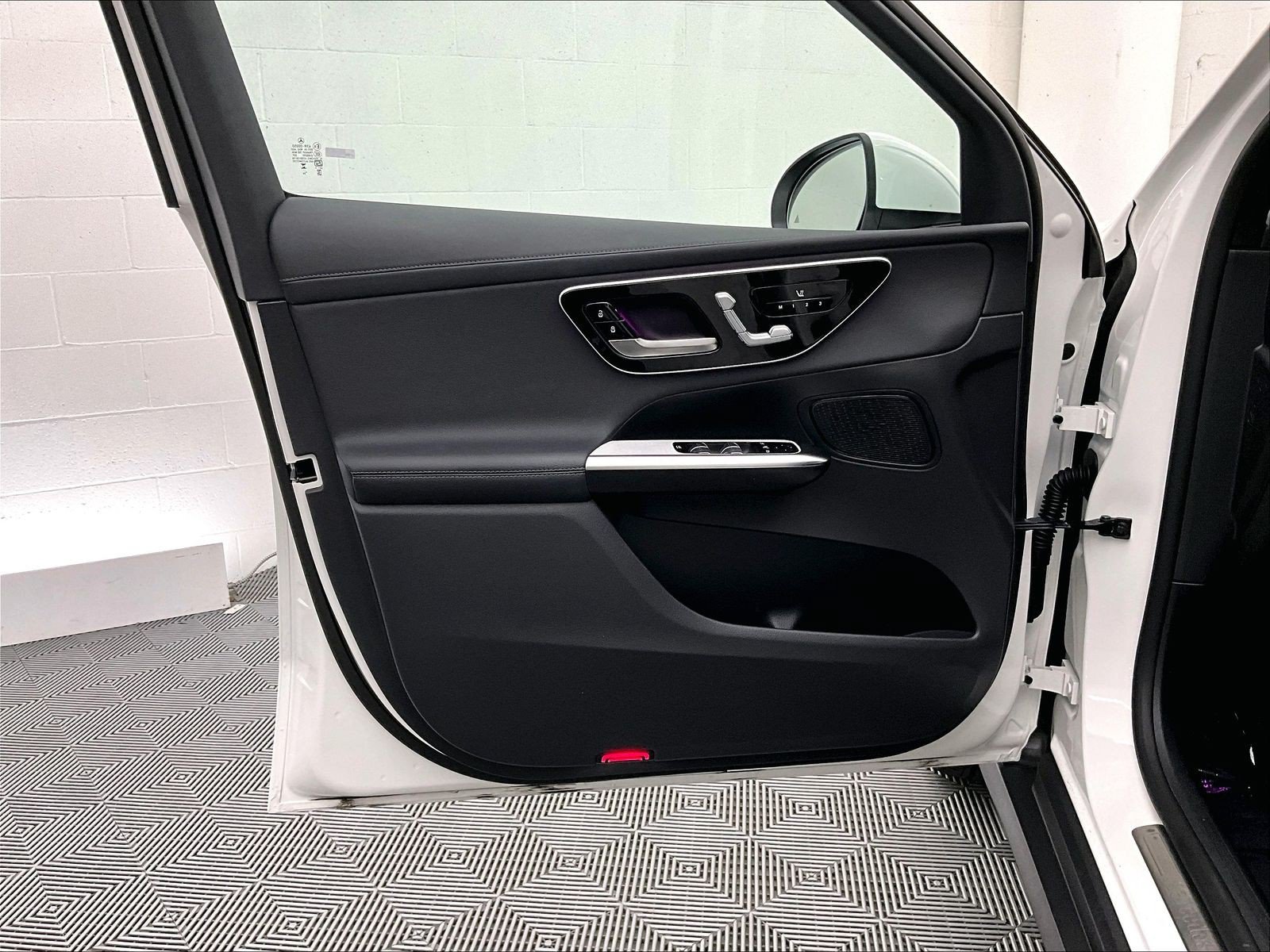 Certified 2025 Mercedes-Benz GLC 300 image 24