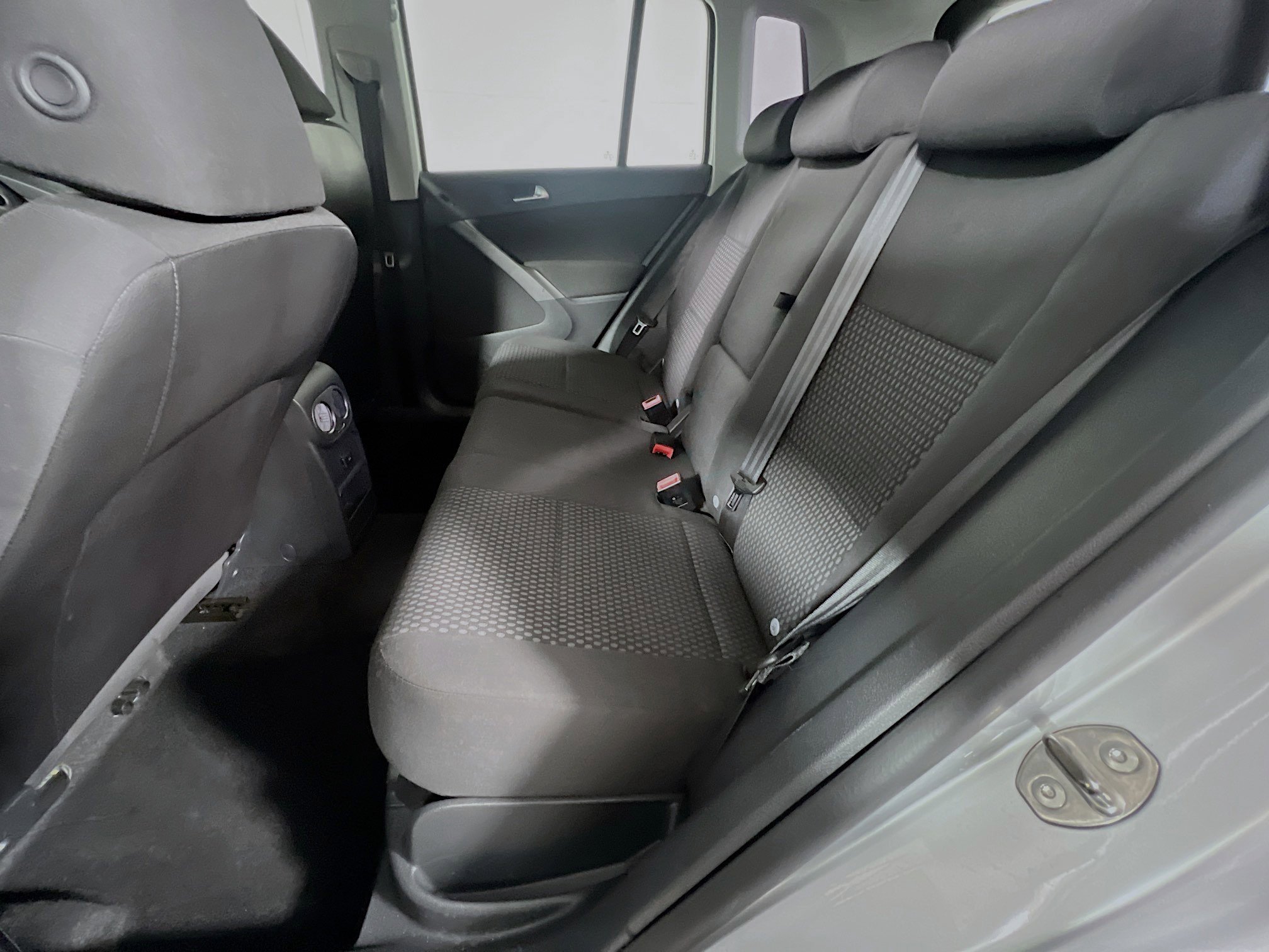 Used 2010 Volkswagen Tiguan S image 27