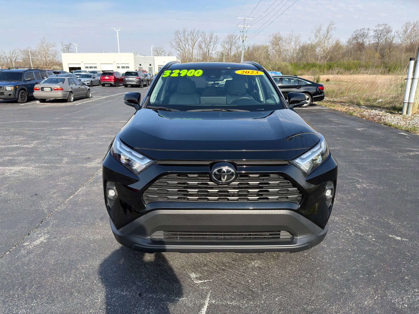 Used 2023 Toyota RAV4 XLE Premium image 11