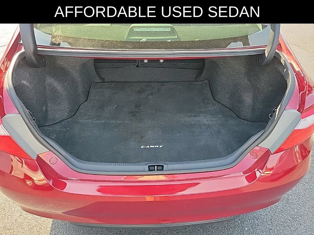 Used 2015 Toyota Camry SE w/ Moonroof Package FWD image 6
