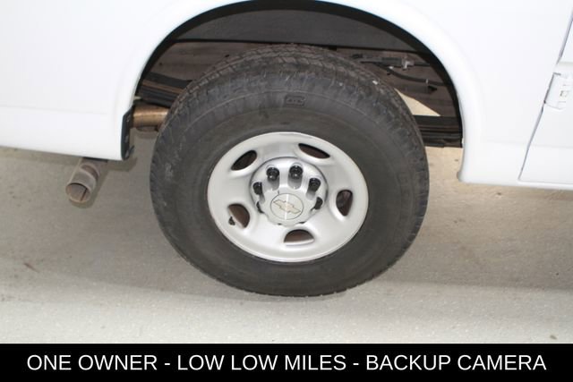 Used 2019 Chevrolet Express 3500 w/ Driver Convenience Package RWD image 5