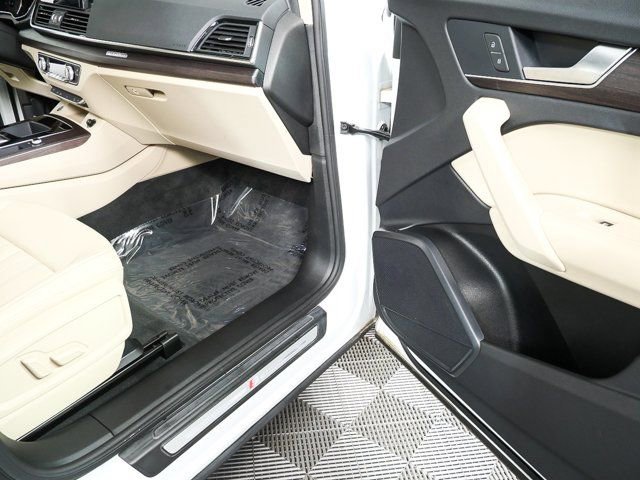 Used 2023 Audi Q5 2.0T Premium w/ Convenience Package AWD/4WD image 24