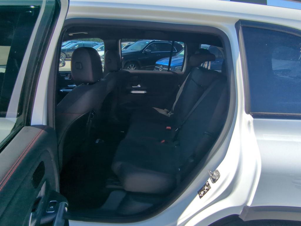 New 2024 Mercedes-Benz GLB 250 image 5