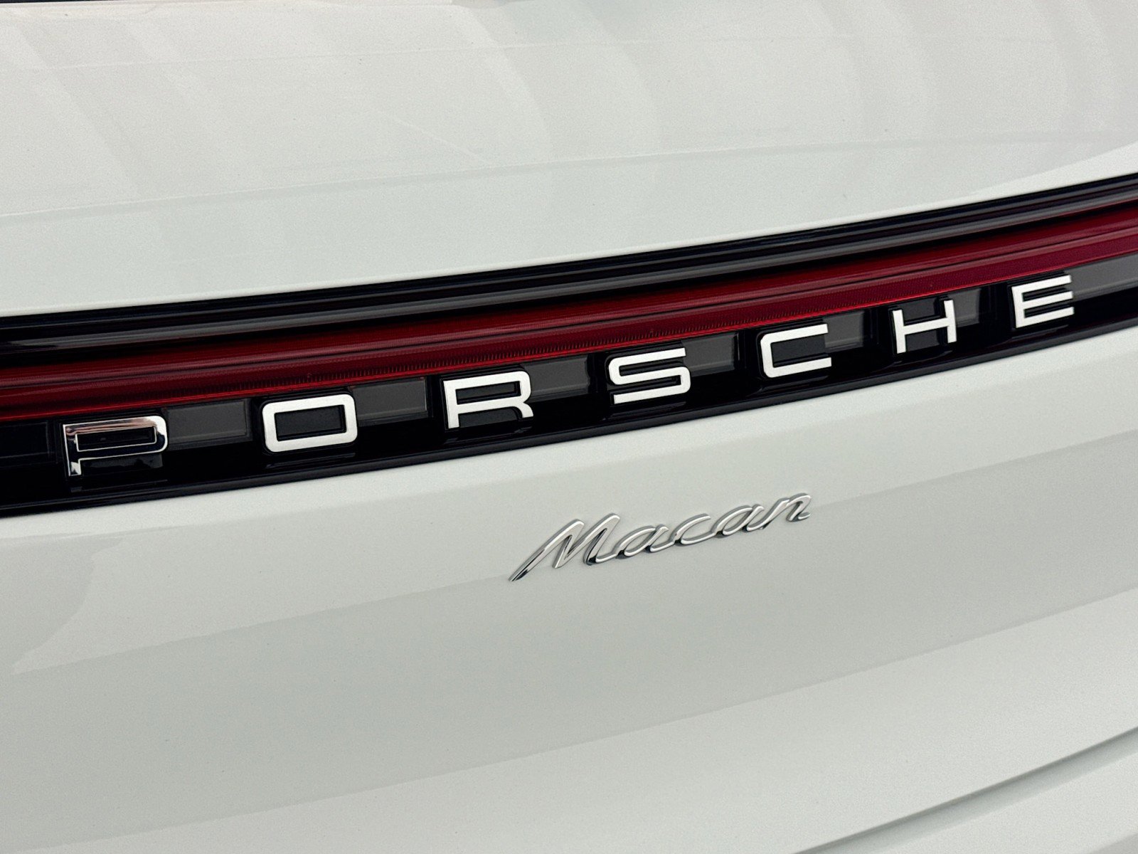 Certified 2025 Porsche Macan image 24