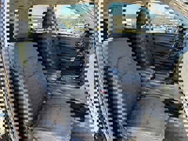 Used 2024 Nissan Pathfinder S image 27